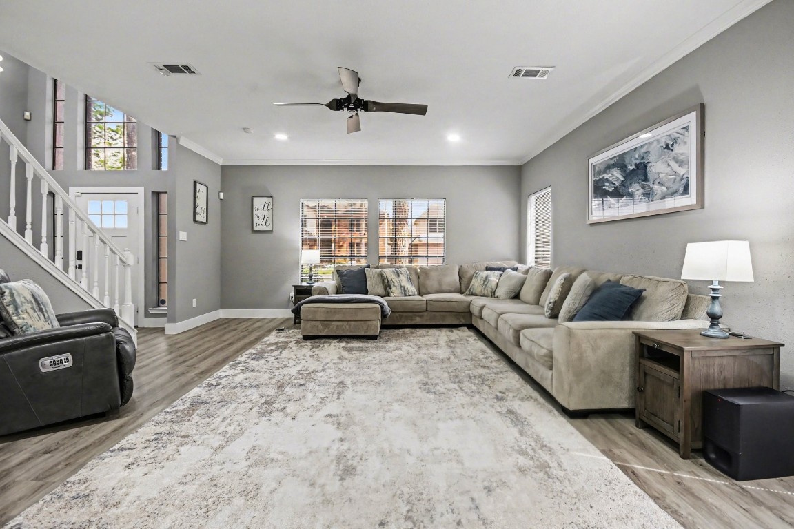 4206 River Ranch Drive Pasadena, TX 77505 - Photo 6 of 38 Large Living Room - Furniture is Negotiable