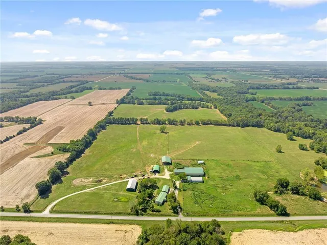 $9,562,000 | 20886 East B Highway, Sheldon, MO 64784