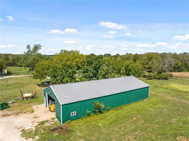 $9,562,000 | 20886 East B Highway, Sheldon, MO 64784