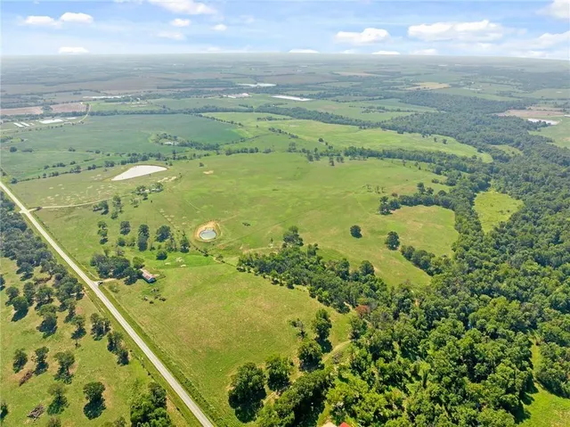 $9,562,000 | 20886 East B Highway, Sheldon, MO 64784