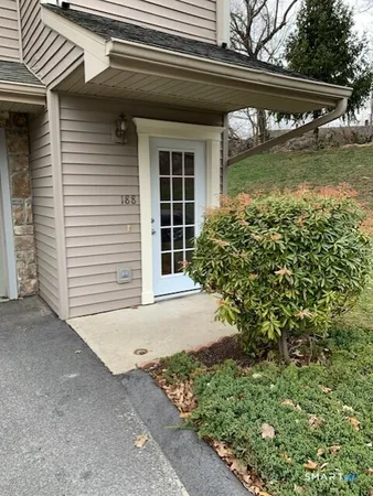 $2,350 | 19 Hawthorne Drive, Unit 188, New London, CT 06320