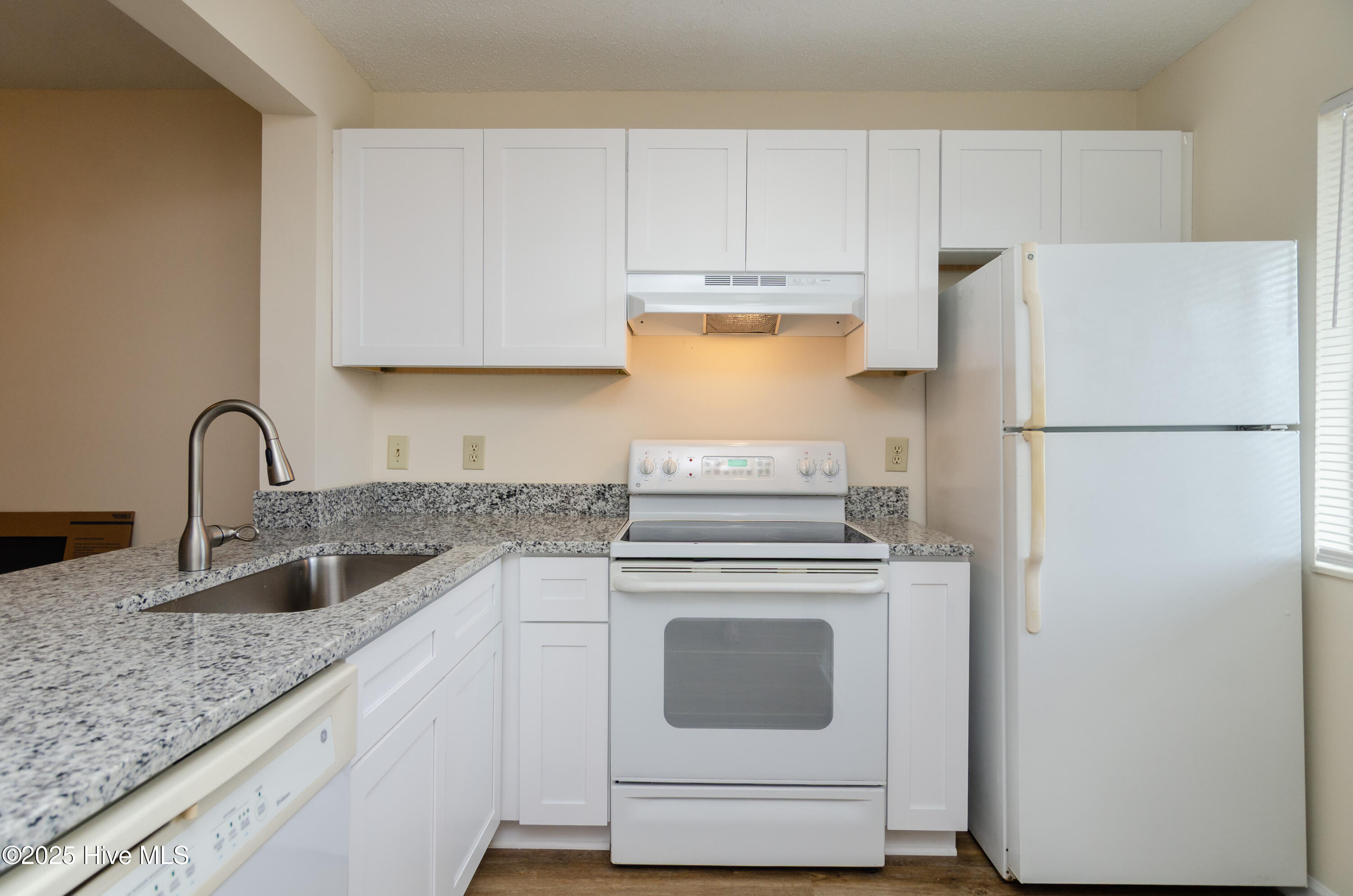 3621 St Johns Court, Unit B Wilmington, NC 28403 - Photo 6 of 22 3621-B Saint Johns-13