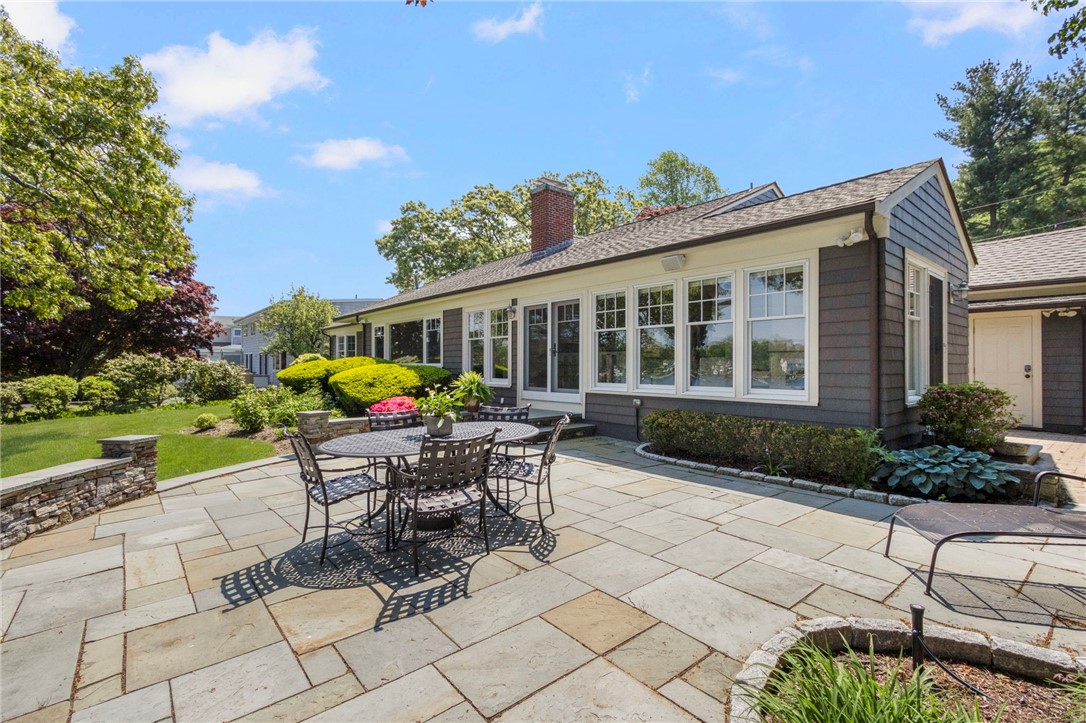 29 Riverside Drive Barrington, RI 02806 - Photo 8 of 37