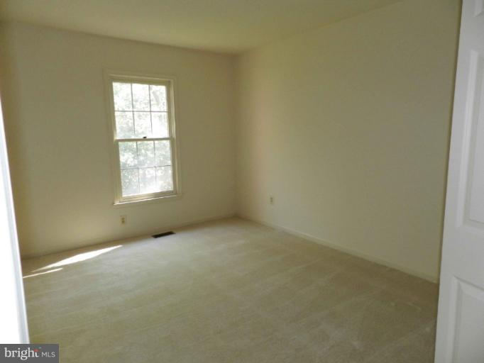 524 Ridgewell Way Silver Spring, MD 20902 - Photo 19 of 20 3rd Bedroom