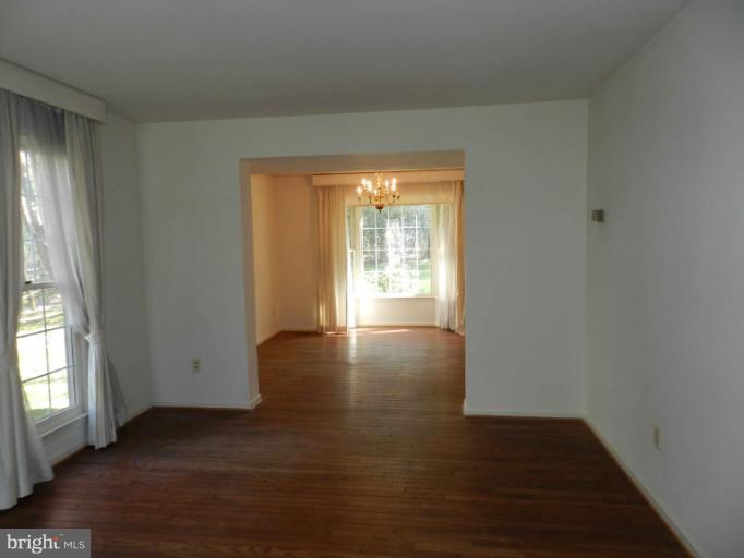 524 Ridgewell Way Silver Spring, MD 20902 - Photo 5 of 20 Living room and Dining Room