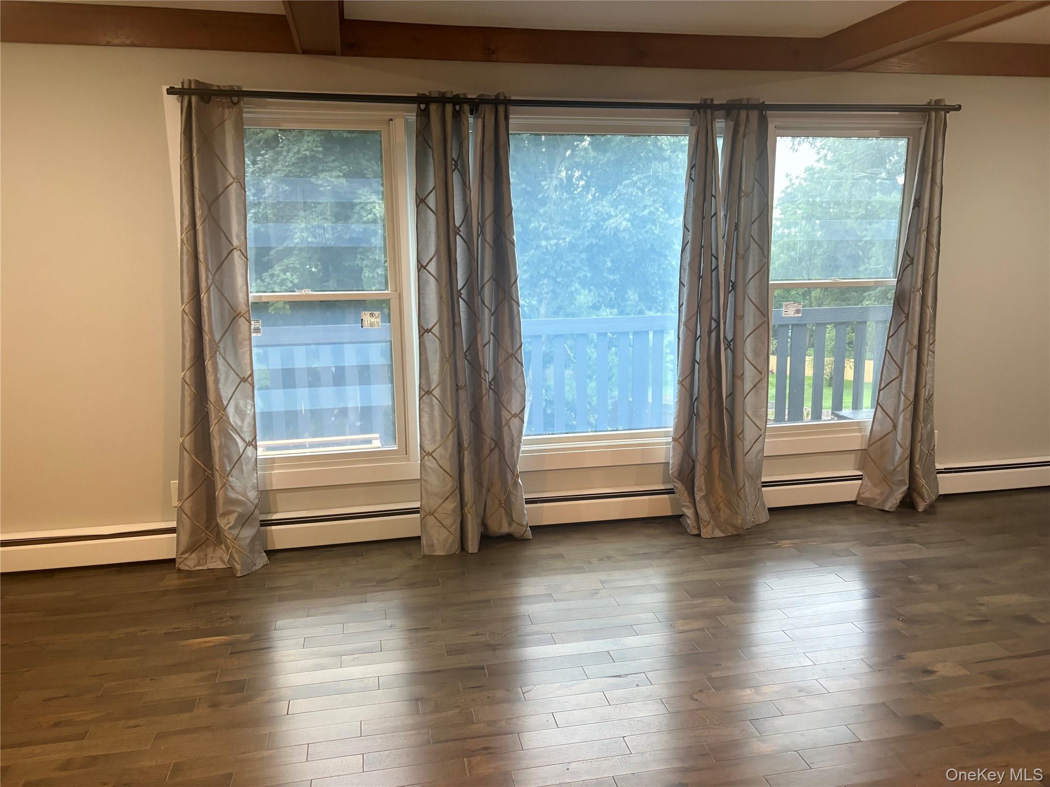 18 Robin Hill Road Poughkeepsie, NY 12603 - Photo 4 of 20 Living room