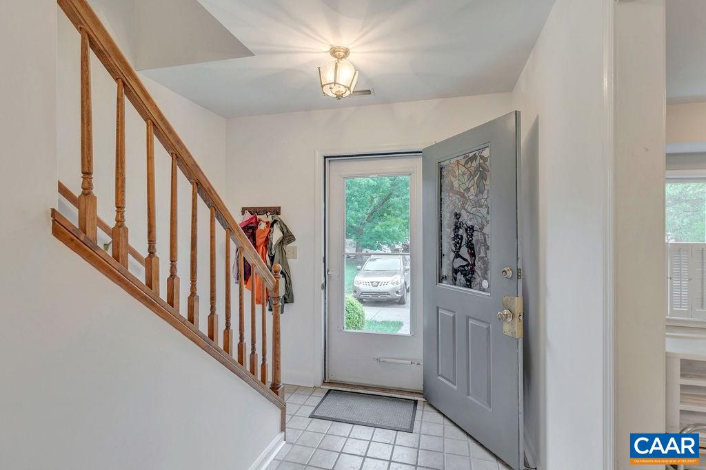 1492 Minor Ridge Court Charlottesville, VA 22901 - Photo 4 of 33 Gallery Image 4