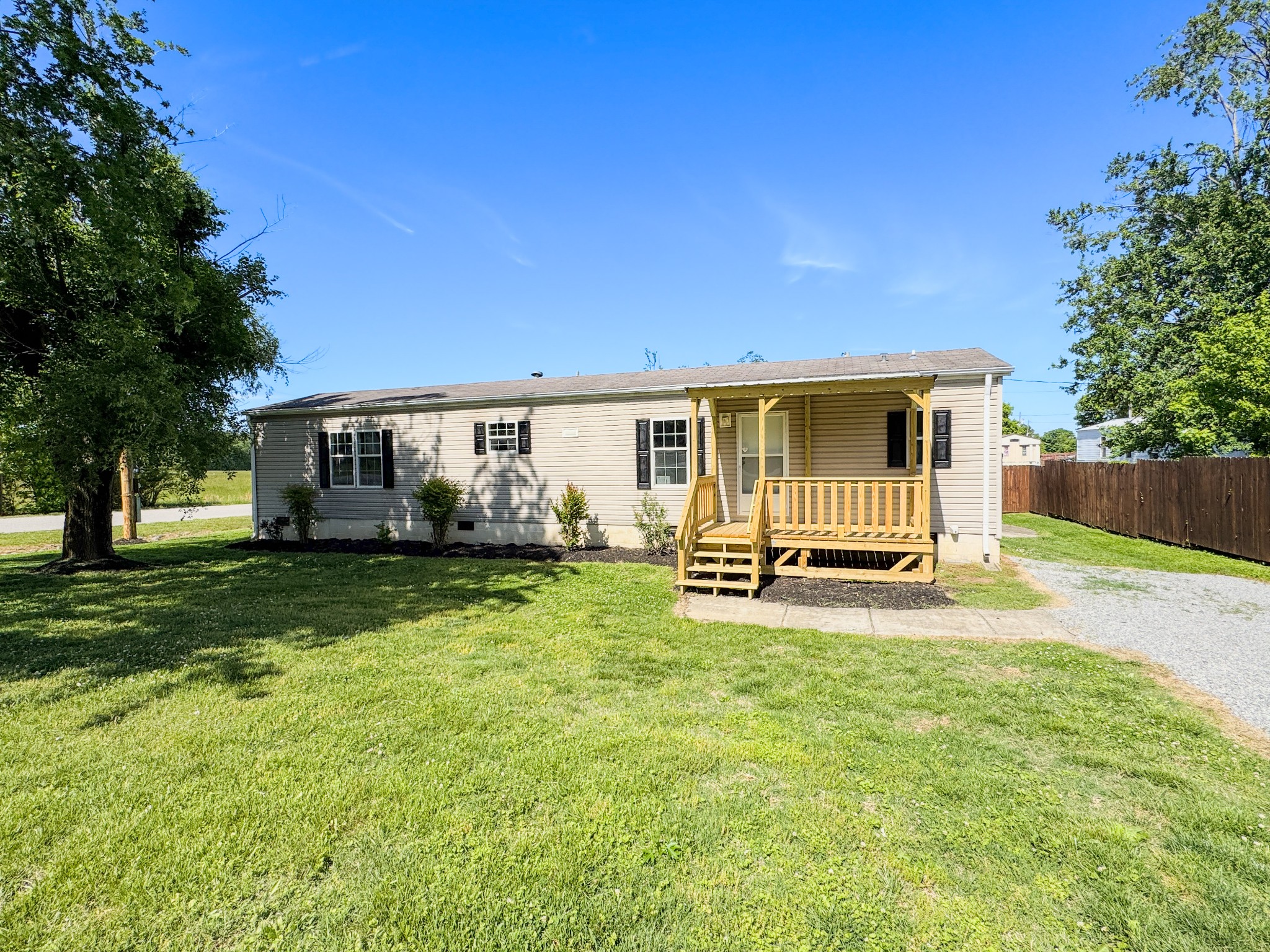 500 Akersville Road Lafayette, TN 37083 - Photo 2 of 28