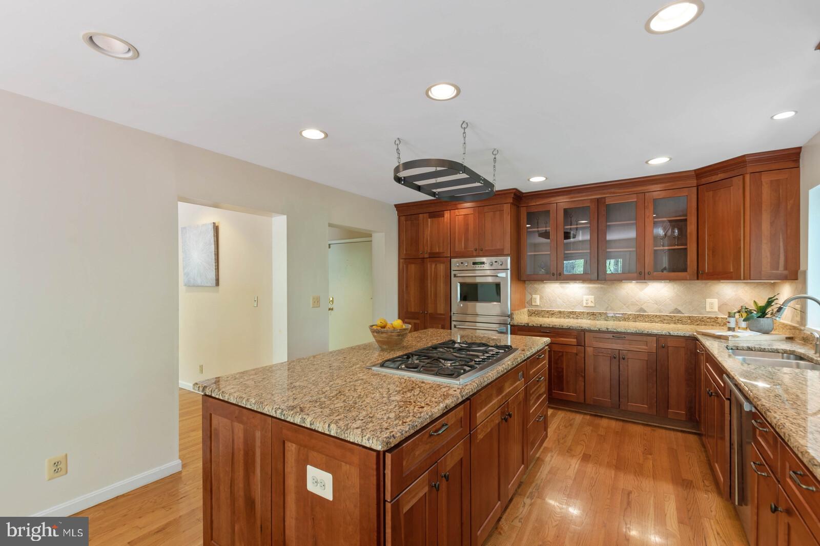 10431 Lawyers Road Vienna, VA 22181 - Photo 11 of 53 Gallery Image 11