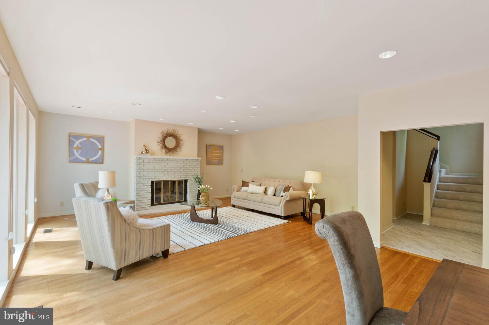 10431 Lawyers Road Vienna, VA 22181 - Photo 16 of 53 Gallery Image 16