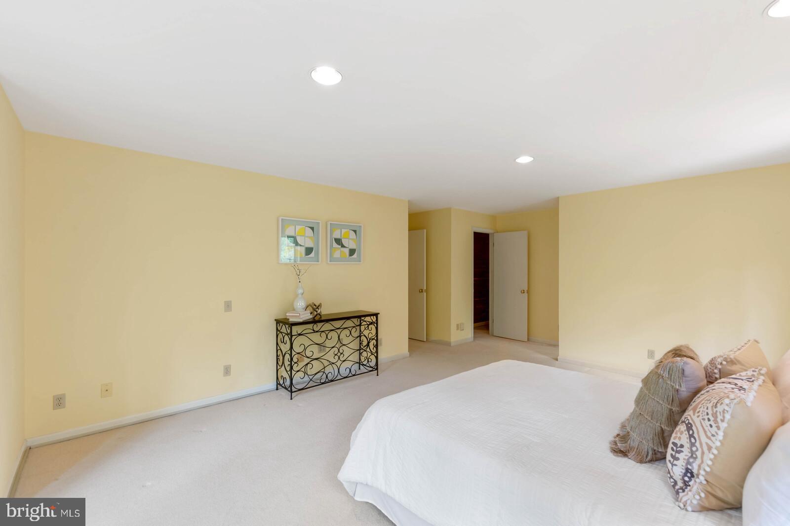 10431 Lawyers Road Vienna, VA 22181 - Photo 20 of 53 Gallery Image 20