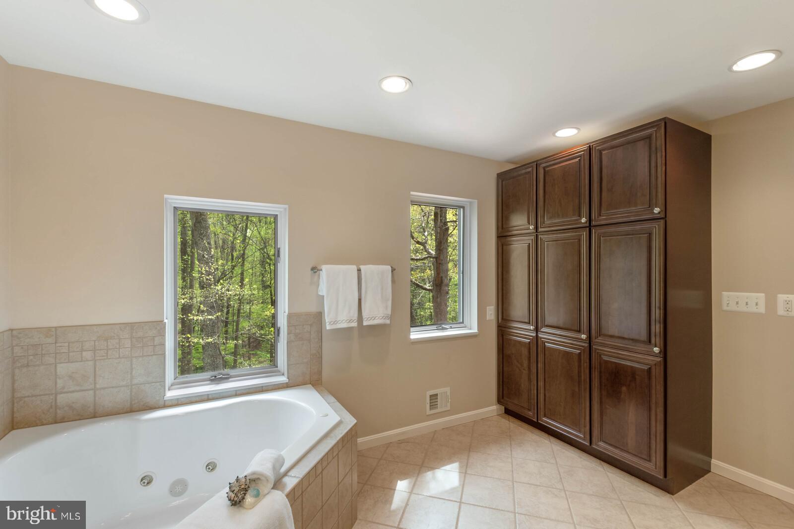 10431 Lawyers Road Vienna, VA 22181 - Photo 23 of 53 Gallery Image 23