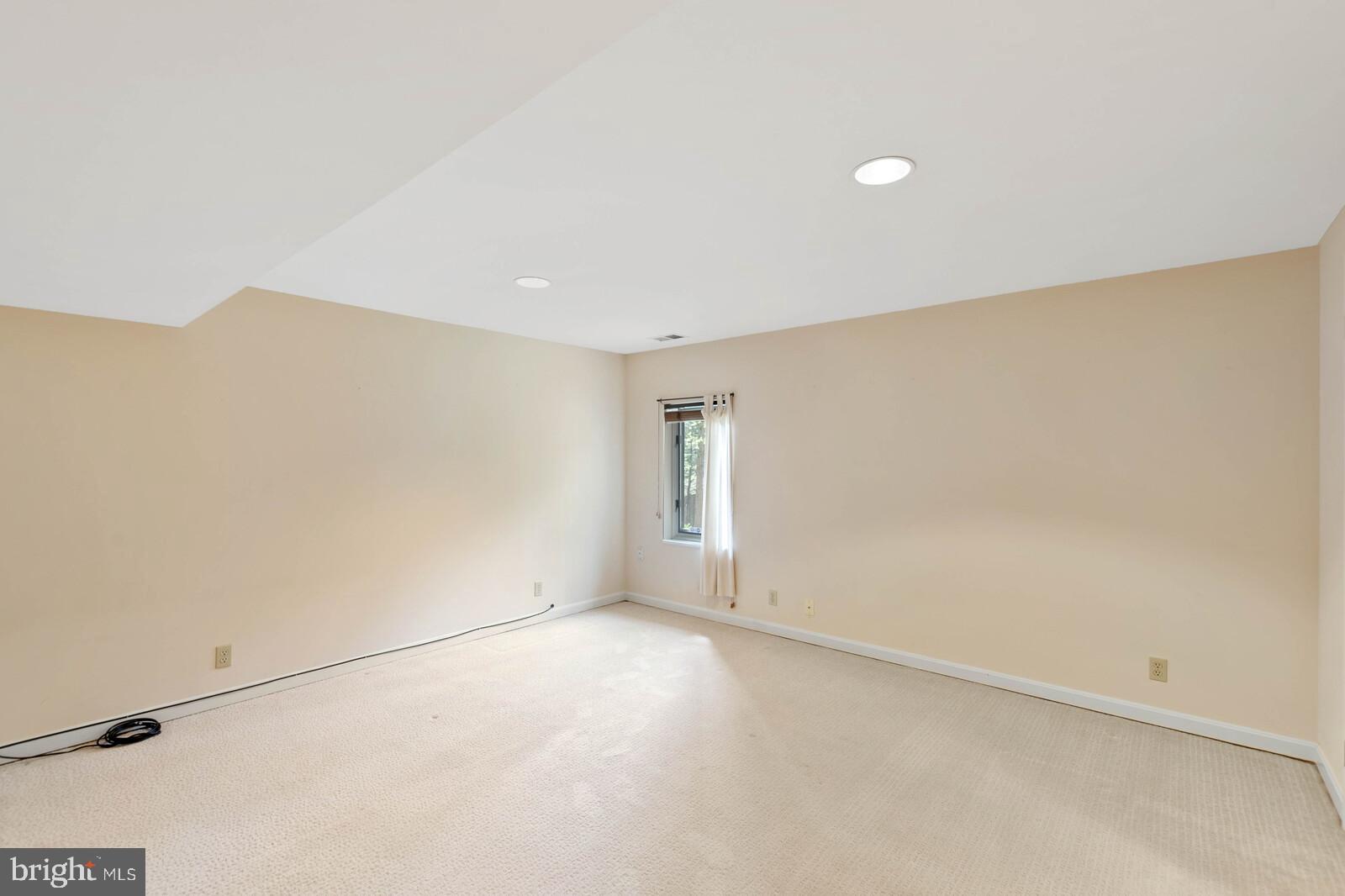 10431 Lawyers Road Vienna, VA 22181 - Photo 34 of 53 Gallery Image 34