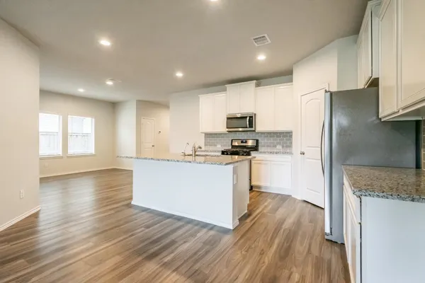 $2,600 | 16856 Pink Wintergreen Drive, Conroe, TX 77385