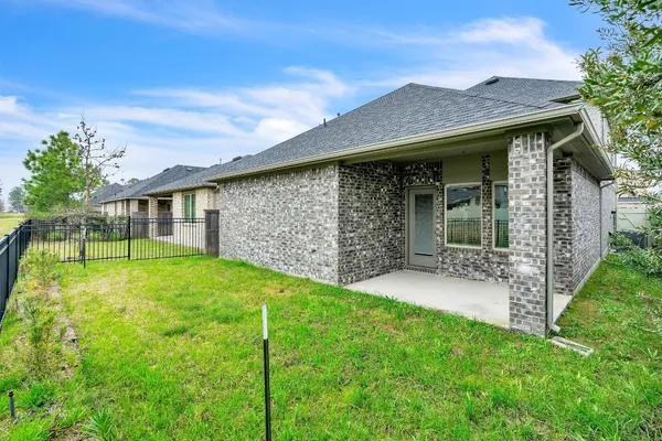 $2,600 | 16856 Pink Wintergreen Drive, Conroe, TX 77385