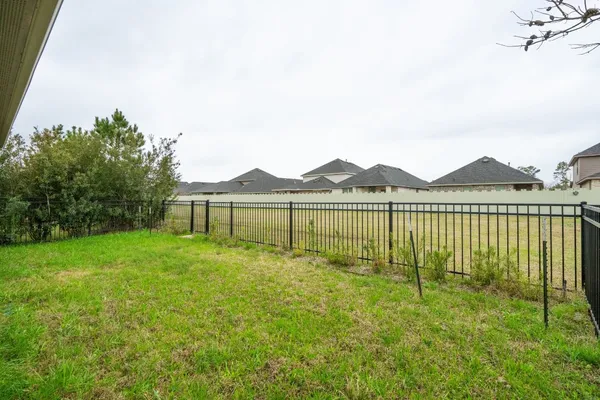 $2,600 | 16856 Pink Wintergreen Drive, Conroe, TX 77385