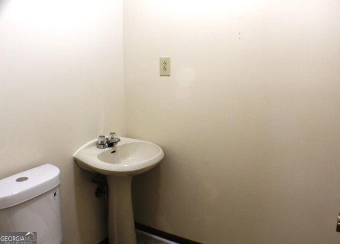 118 Whipoorwill Way Dublin, GA 31021 - Photo 11 of 28 a bathroom with a sink a toilet and mirror