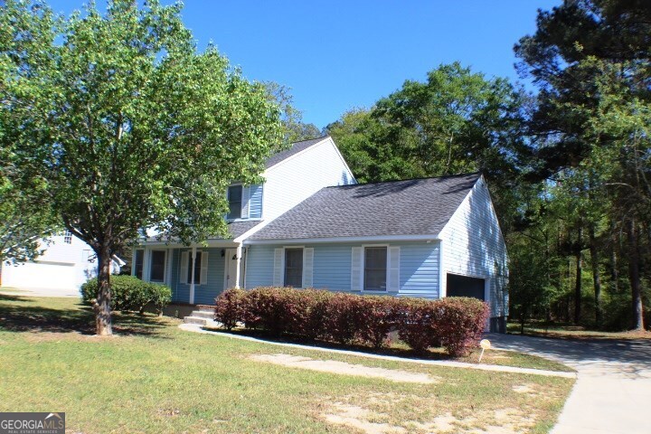 118 Whipoorwill Way Dublin, GA 31021 - Photo 3 of 28 front view of a house with a yard