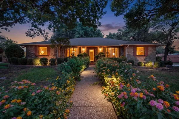 $319,000 | 1000 Townsend Lane, DeSoto, TX 75115