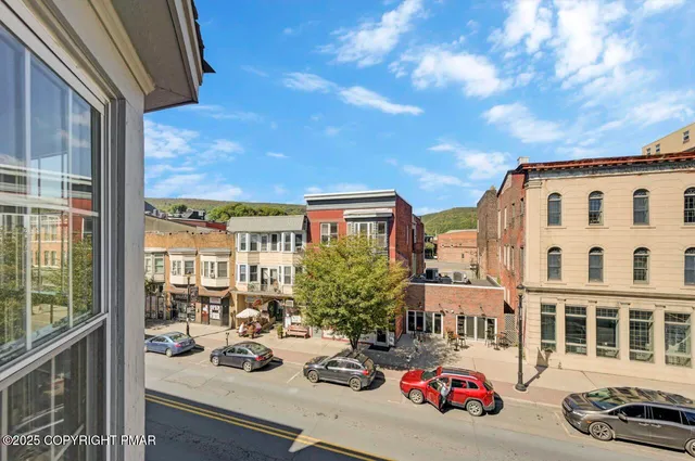 $1,400 | 128 East Broad Street, Unit 128C, Tamaqua, PA 18252