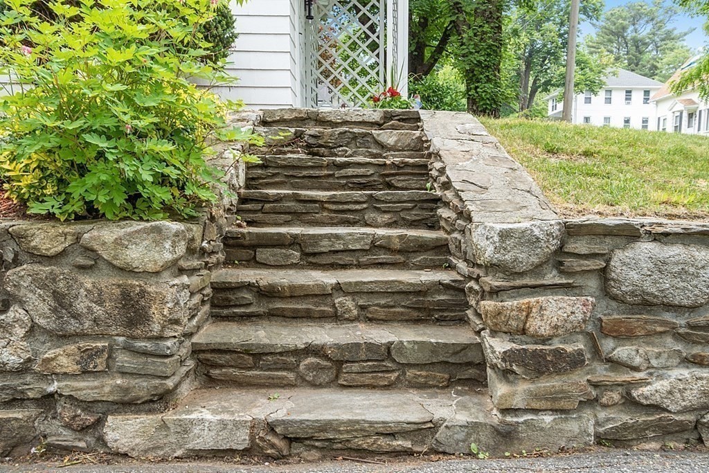 11 Curtis Hill Road Charlton, MA 01507 - Photo 4 of 40 Gallery Image 4