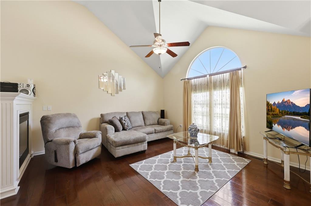 7902 Spring Valley Road Raytown, MO 64138 - Photo 2 of 24