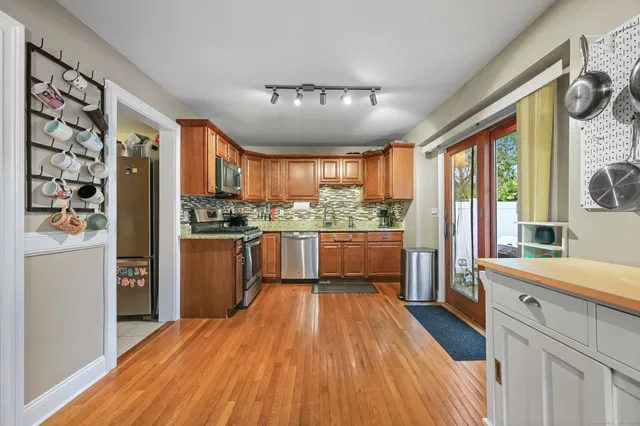 $699,500 | 34 Bradley Place, Unit 34, Stamford, CT 06905