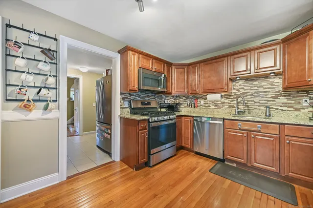 $699,500 | 34 Bradley Place, Unit 34, Stamford, CT 06905