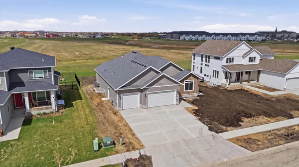$919,900 | 2950 Prairie Farms Circle South, Fargo, ND 58104