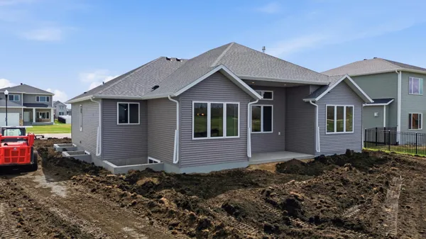 $919,900 | 2950 Prairie Farms Circle South, Fargo, ND 58104