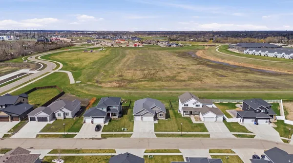 $919,900 | 2950 Prairie Farms Circle South, Fargo, ND 58104