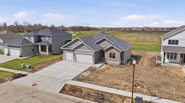 $919,900 | 2950 Prairie Farms Circle South, Fargo, ND 58104