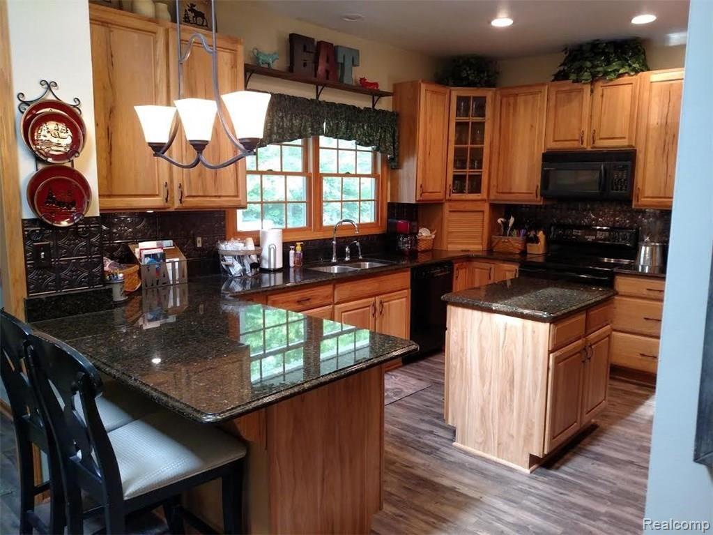 226 Wadhams Road St. Clair, MI 48079 - Photo 8 of 29 Beautiful cupboards