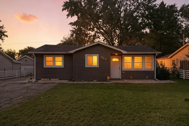 $219,900 | 515 West Auburn Lane, Crete, IL 60417