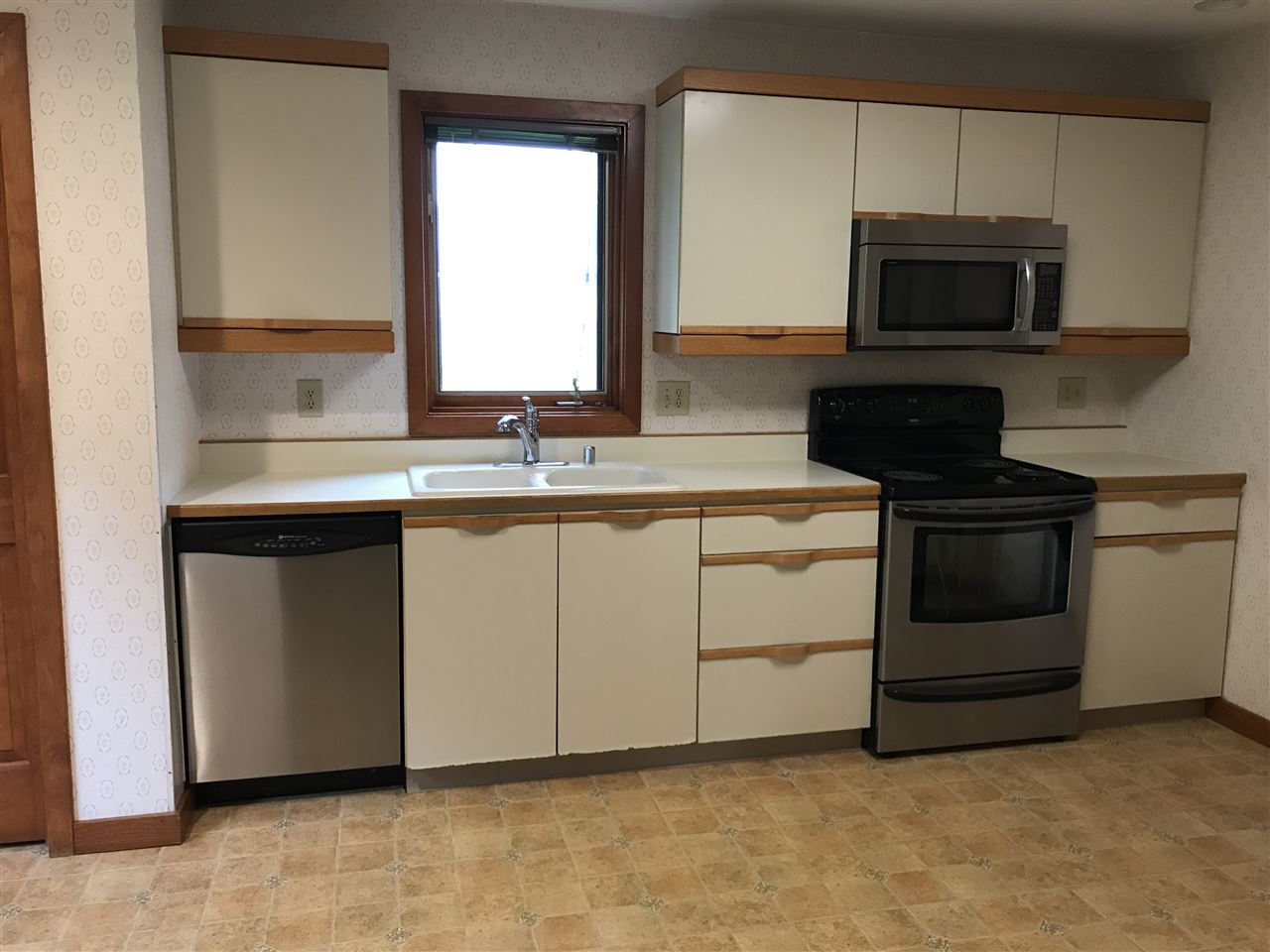 48 Thayer Bay Road Colchester, VT 05446 - Photo 2 of 17 Gallery Image 2