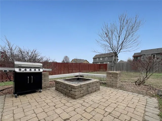 $325,000 | 775 North Spruce Street, Gardner, KS 66030