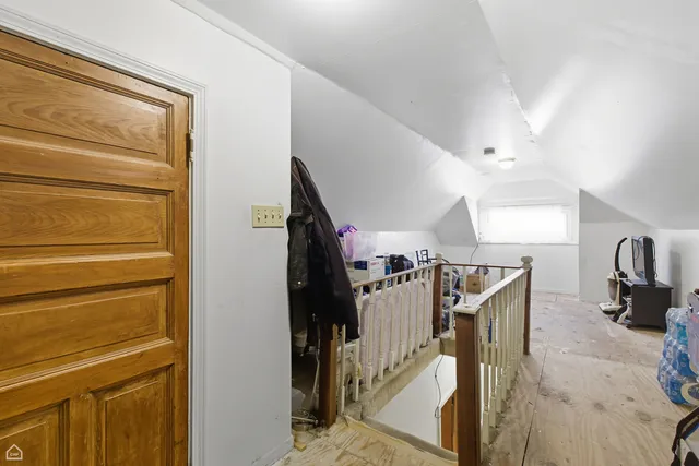 a view of a livingroom with the furniture