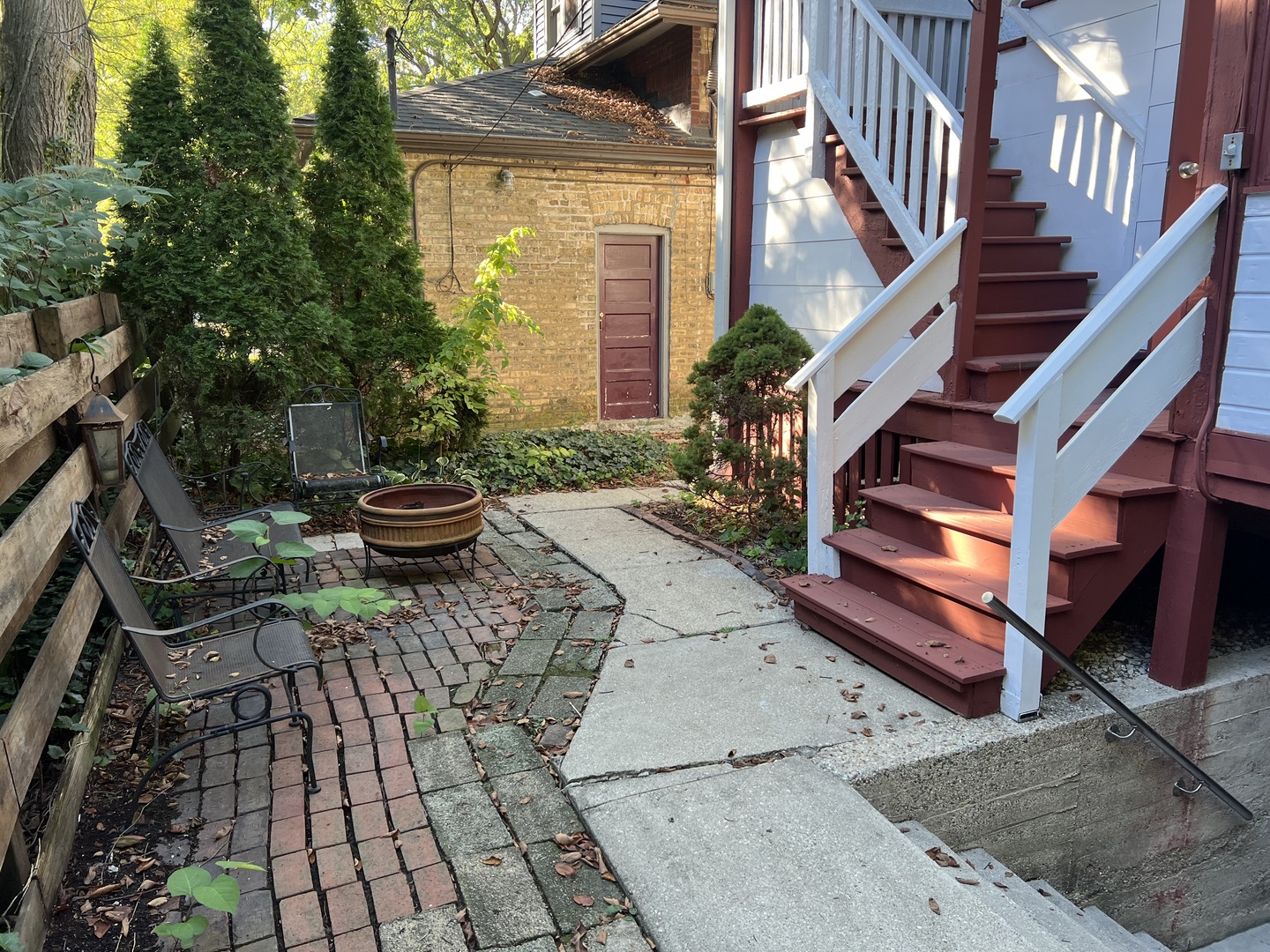 2022 Colfax Street, Unit 1 Evanston, IL 60201 - Photo 16 of 16 a view of a backyard with sitting area