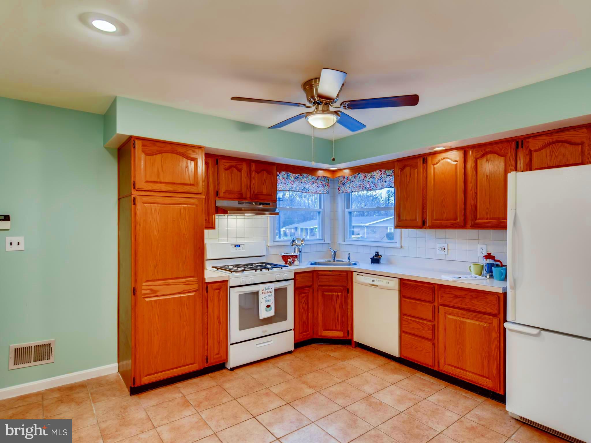 8614 Goldenwood Road Baltimore, MD 21237 - Photo 11 of 34 New gas range, vent hood & ceiling fan