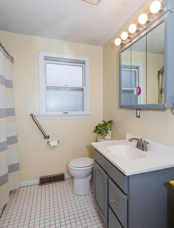 820 Roosevelt Avenue Springfield, MA 01109 - Photo 15 of 24 Gallery Image 15