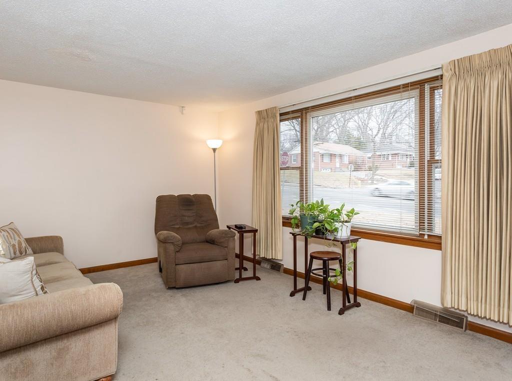 820 Roosevelt Avenue Springfield, MA 01109 - Photo 4 of 24 Gallery Image 4