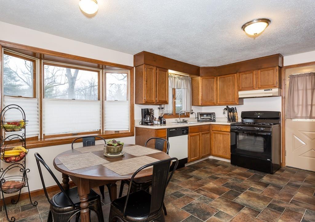 820 Roosevelt Avenue Springfield, MA 01109 - Photo 8 of 24 Gallery Image 8