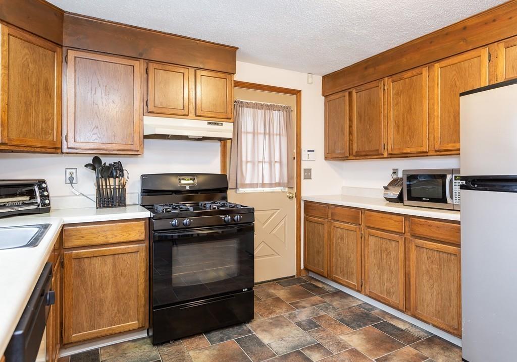 820 Roosevelt Avenue Springfield, MA 01109 - Photo 10 of 24 Gallery Image 10