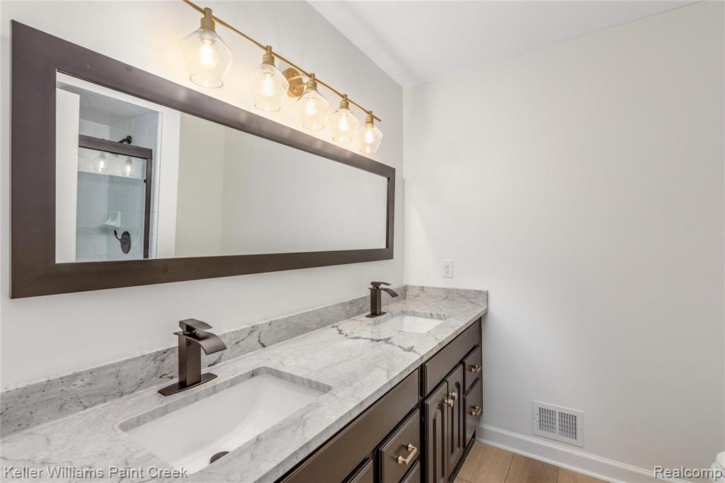 332 Lake Forest Road Rochester Hills, MI 48309 - Photo 28 of 48