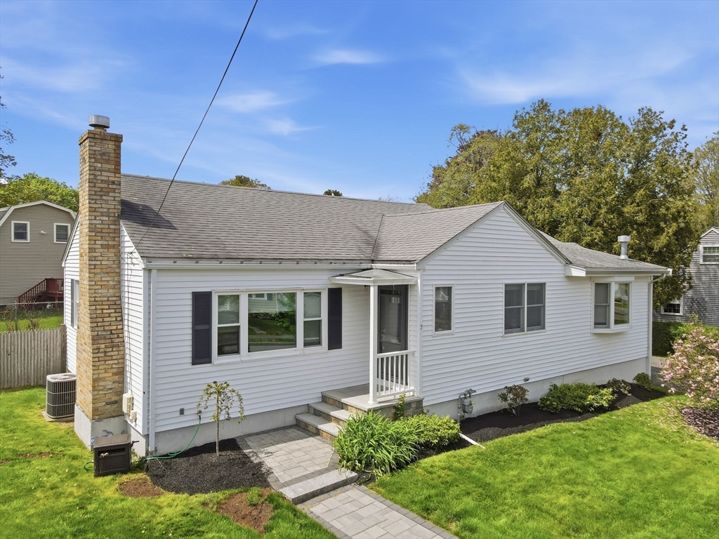 7 Beebe Lane Wakefield, MA 01880 - Photo 2 of 40
