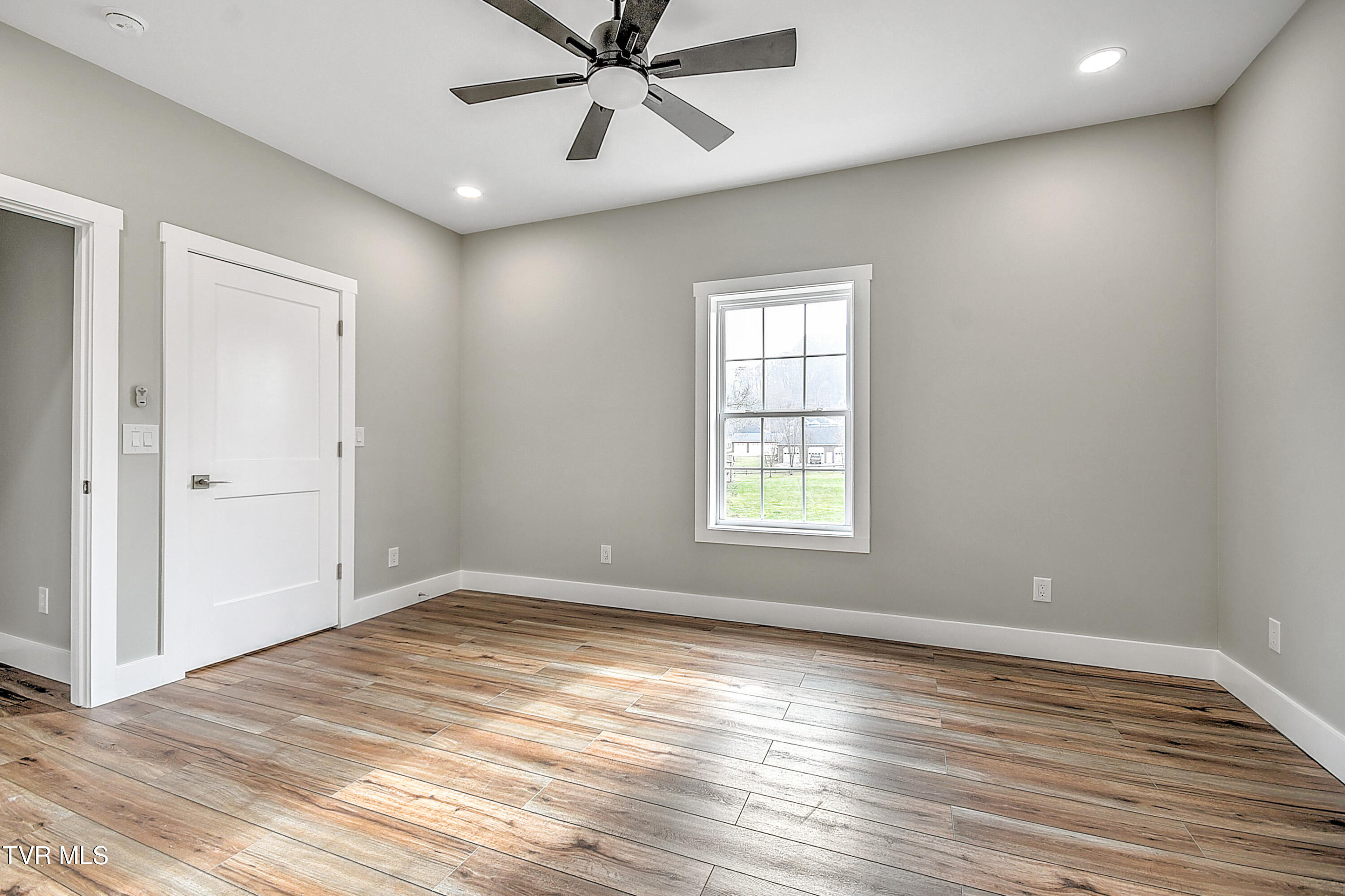 1797 Rock Springs Road Kingsport, TN 37664 - Photo 16 of 39 1805 Rock Springs RD TV-9