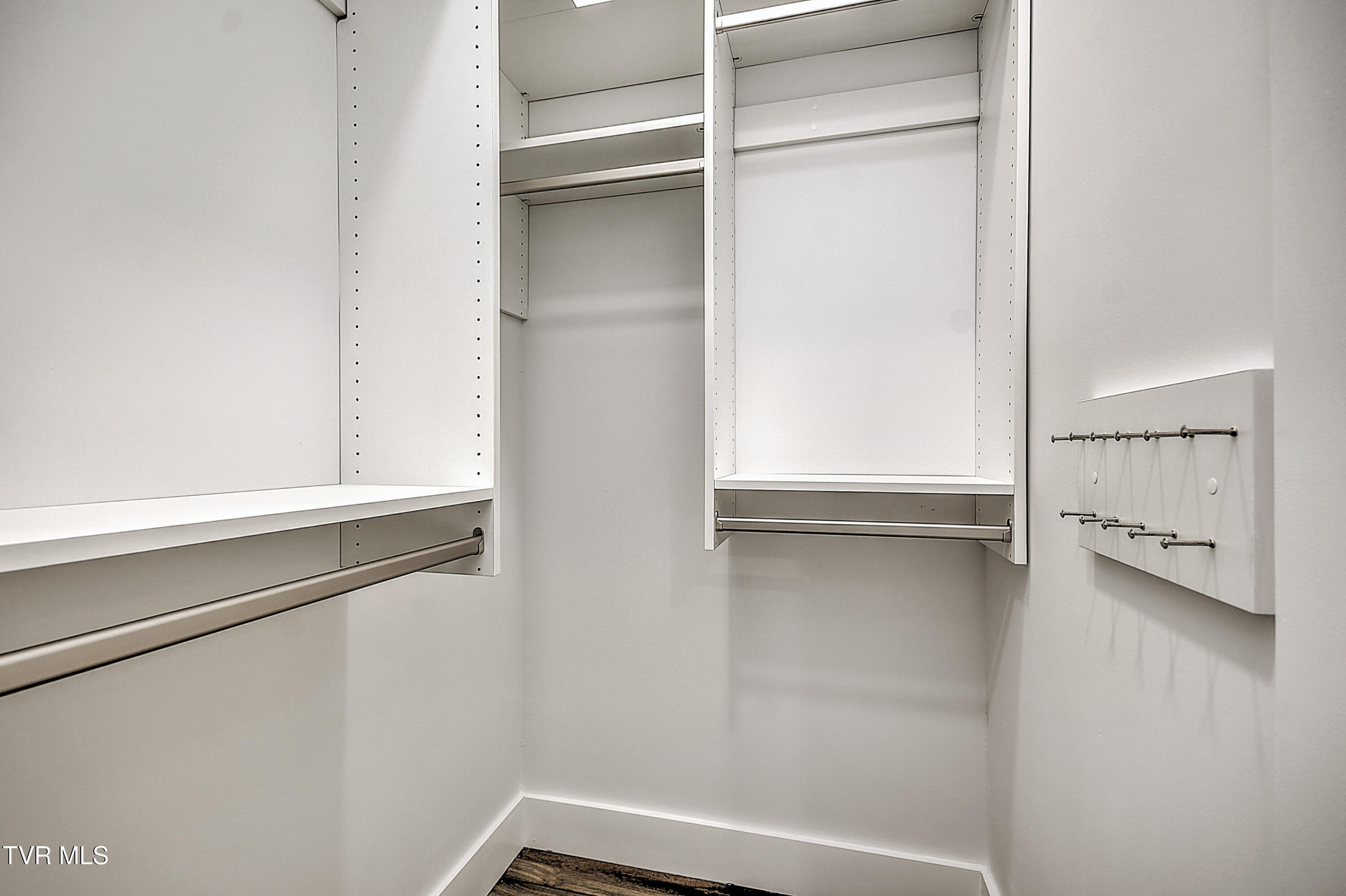 1797 Rock Springs Road Kingsport, TN 37664 - Photo 17 of 39 1805 Rock Springs RD TV-14