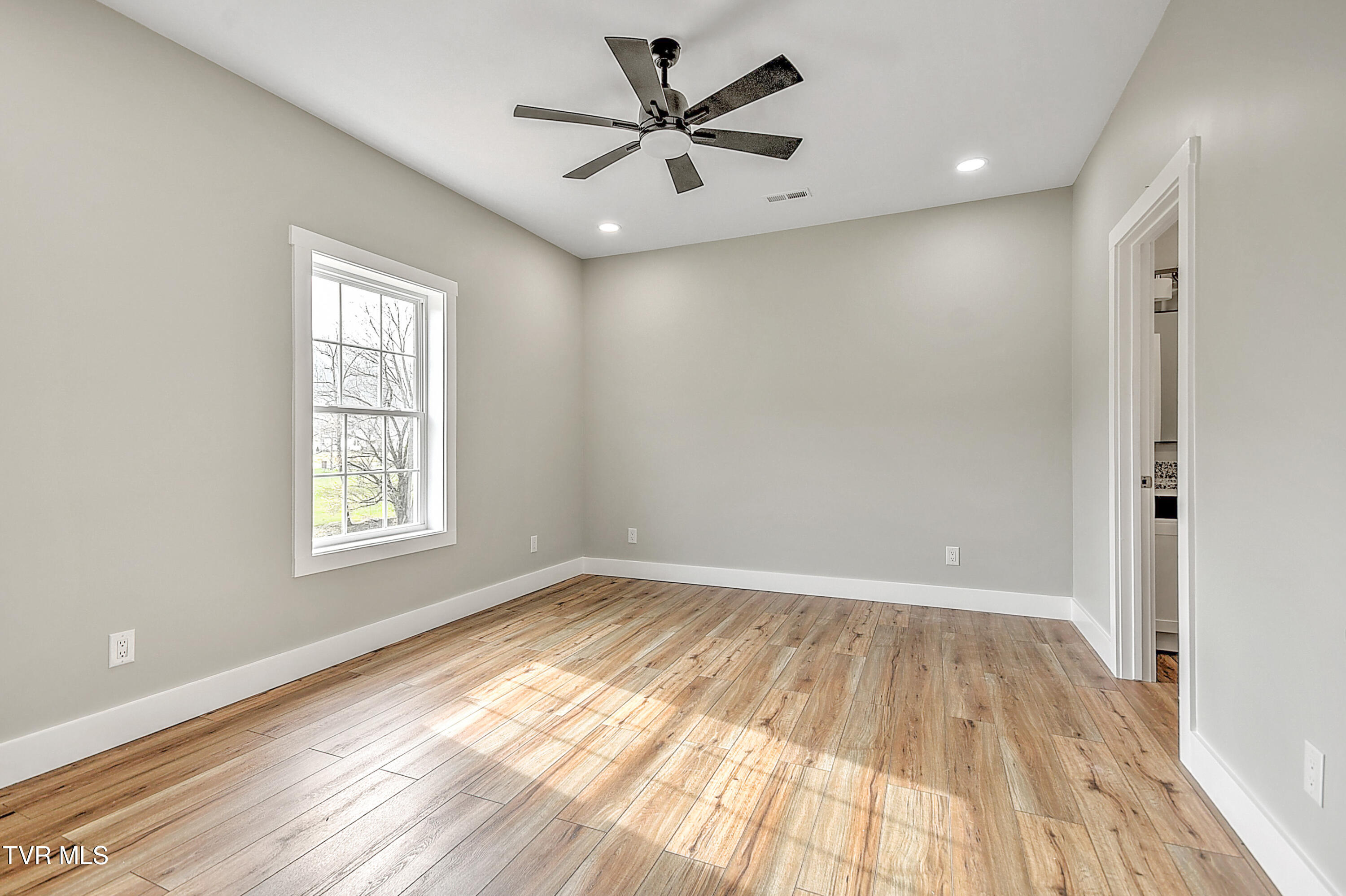 1797 Rock Springs Road Kingsport, TN 37664 - Photo 20 of 39 1805 Rock Springs RD TV-12