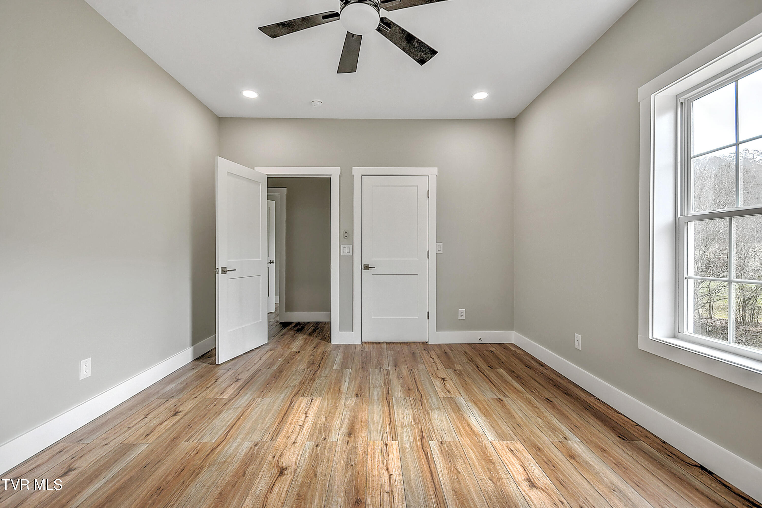 1797 Rock Springs Road Kingsport, TN 37664 - Photo 22 of 39 1805 Rock Springs RD TV-10