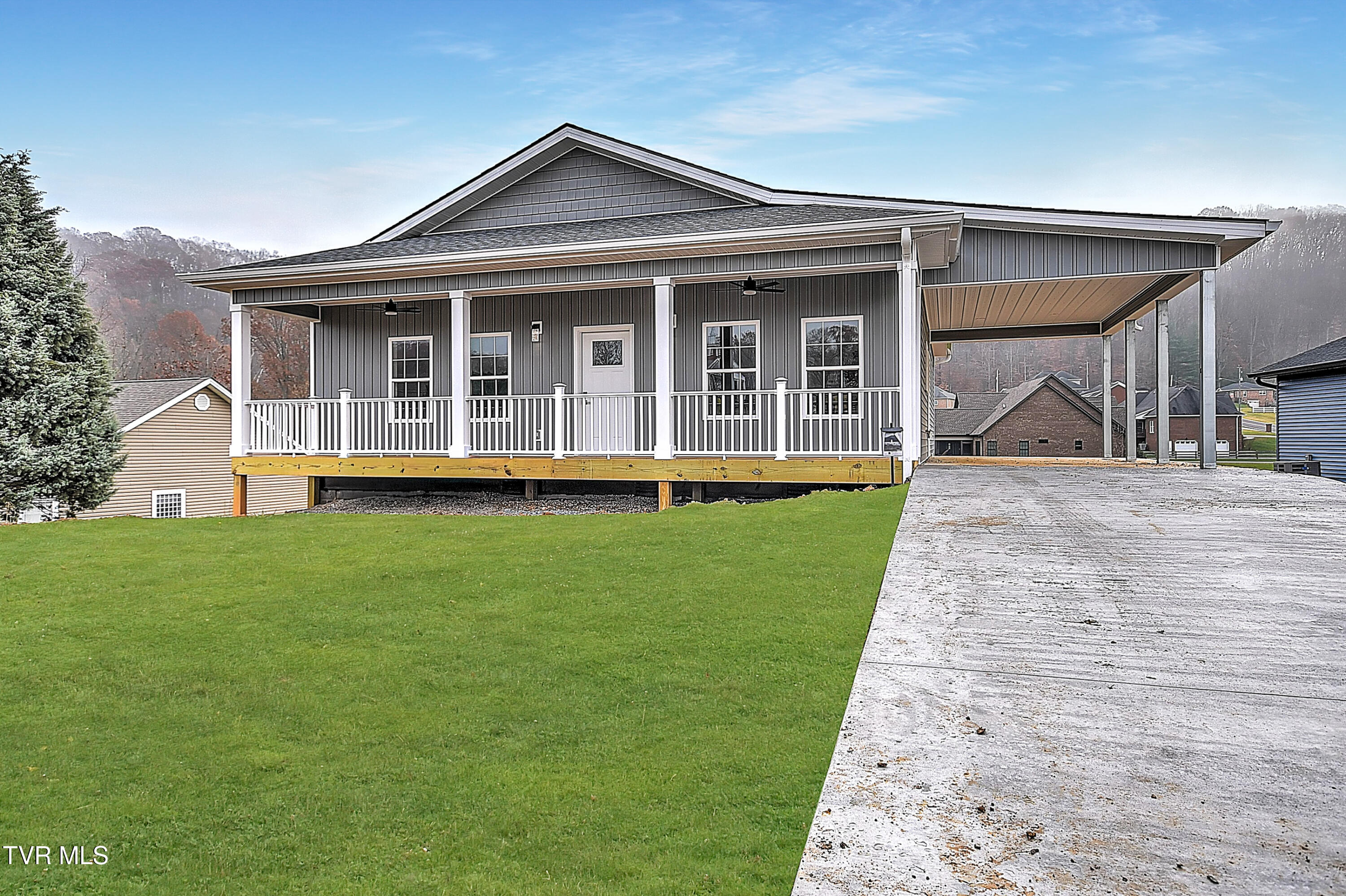 1797 Rock Springs Road Kingsport, TN 37664 - Photo 33 of 39 1805 Rock Springs RD TV-2